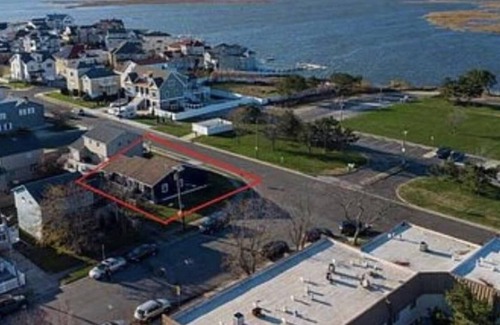 Ventnor City House | Ventnor Modern Beach Bungalow across from park...