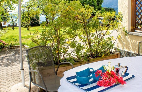 Domaso Apartment | Vento Tivano garden holiday flat directly on the lake