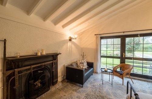 Ventry House | Ventry Farm - The Parlour Cottage by Trident Holiday Homes