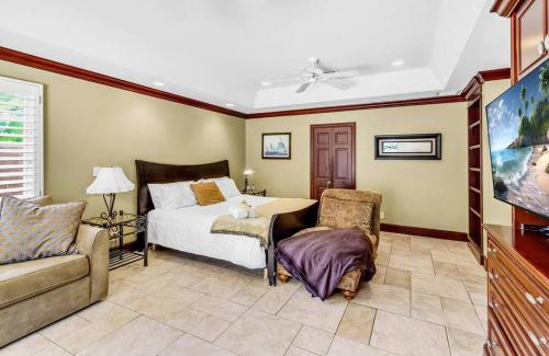 Birch Park Finger Streets House | Ventur Vintage Beach House Luxury Pool