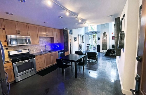 Ventura Condo | Ventura Downtown Art Loft Style Condo