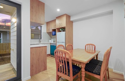 Mangere House | Ventura Heights Townhouse with Parking and Patio