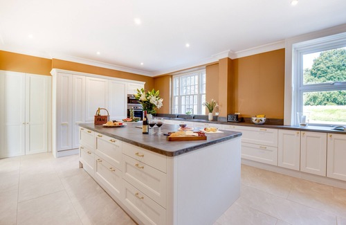 Fakenham House | Vere Lodge - Six Bedroom House, Sleeps 12