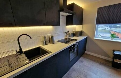 Plasnewydd Apartment | Vere Room 5 - Double Room - Shared Bathroom Near City Centre