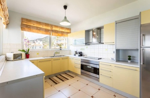 Paralia Vergas Apartment | Verga Beachside Getaway with Panoramic Seaviews