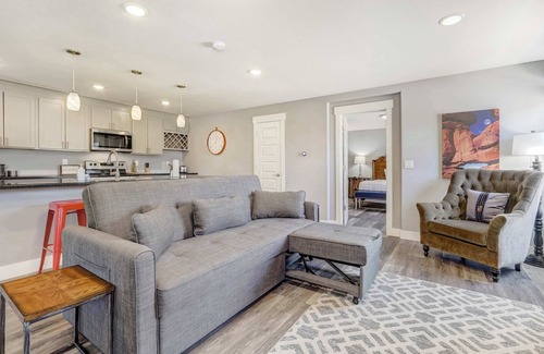 Colorado Springs Apartment | Vermijo Flat! Walkable to OCC & Mins from Downtown