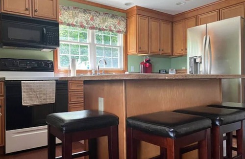 Wilmington House | Vermont Charmer in Chimney Hill with terrific views and double lot