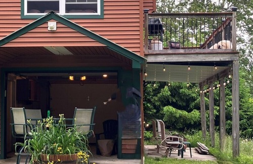 Wilmington House | Vermont Charmer in Chimney Hill with terrific views and double lot