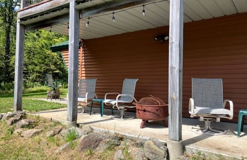Wilmington House | Vermont Charmer in Chimney Hill with terrific views and double lot