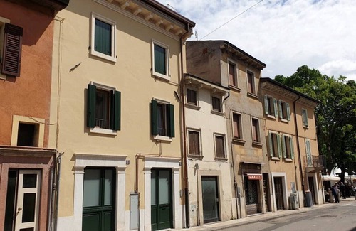 San Zeno Apartment | Verona center, apartment with exclusive courtyard, ancient room and Wi Fi