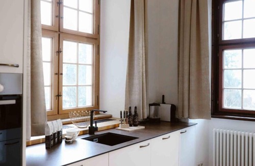 Aurolzmunster Apartment | Versailles Royal Suite 4 Guests|Breakfast Included