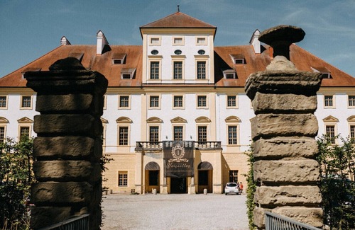 Aurolzmunster Apartment | Versailles Royal Suite 4 Guests|Breakfast Included