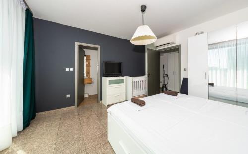 Vitosha District Apartment | Vertigo Huge Apartment 2 Bedrooms Balcony Parking
