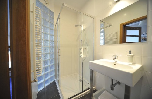 Gledy Hotel | Vertigo Narie