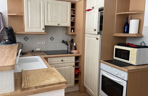 Boulouris-sur-Mer Apartment | Very beautiful luxury estate, trees, secure, parking, beach 50 m