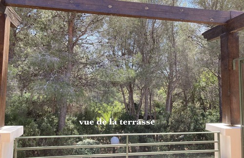 Boulouris-sur-Mer Apartment | Very beautiful luxury estate, trees, secure, parking, beach 50 m