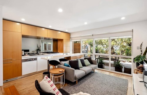 Cottesloe Apartment | Very chic, very coastal… very Cott!