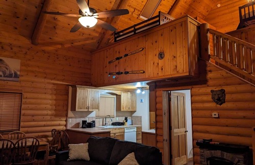 Mount Lemmon Cabin | Very cool family cabin with bear theme decorations, two decks and much more.