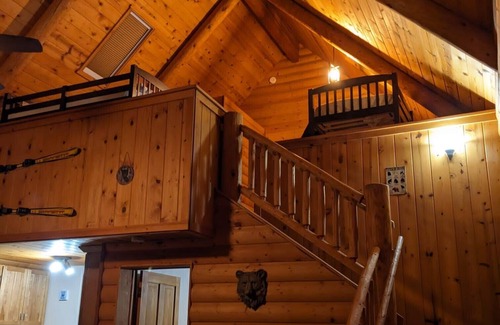Mount Lemmon Cabin | Very cool family cabin with bear theme decorations, two decks and much more.