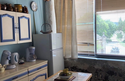 Bouquet Apartment | VERY LARGE 5-ROOM PROVENCAL-STYLE APARTMENT IN LARGE STONE FARMHOUSE
