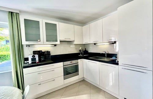 Vantacici Apartment | Very large and luxurious apartment in a 2-family house with garden! 2 min from the beach!