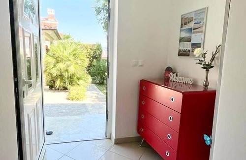 Vantacici Apartment | Very large and luxurious apartment in a 2-family house with garden! 2 min from the beach!