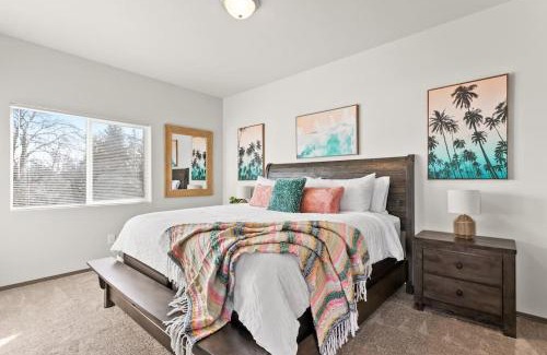 South Perry District Apartment | Very New 2 Bed 2 Bath Near DT and Perry District
