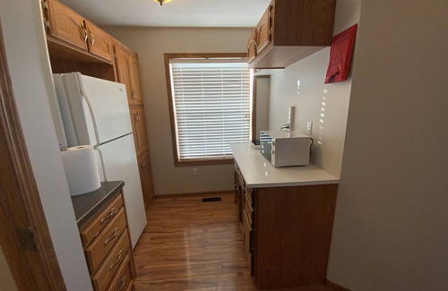 Three Hills House | Very Nice 3-Bedroom House both Suites C & D with WiFi in Three Hills
