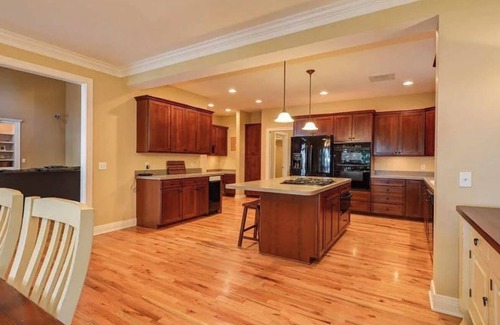 New Concord House | Very private 4 bd lake house with man-cave, guest house, hot tub, gym, grill