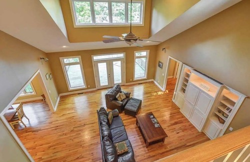 New Concord House | Very private 4 bd lake house with man-cave, guest house, hot tub, gym, grill