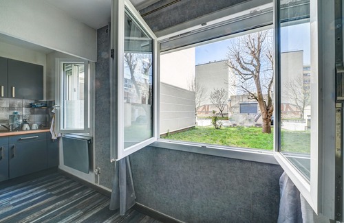 Puteaux Apartment | Very quiet apartment right in the center of town