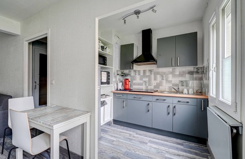 Puteaux Apartment | Very quiet apartment right in the center of town