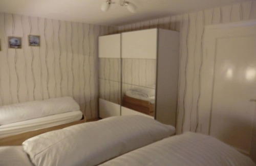 Leinatal House | Very quiet bungalow, right on the forest, pets welcome.
