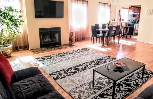 North of Wilshire Apartment | Very spacious 2 bedrooms + 2 bathrooms in Prime Santa Monica + free parking