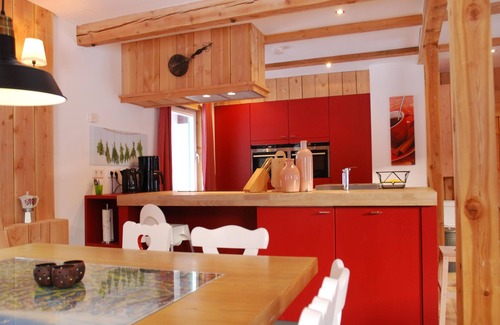 Innerkrems Villa | Very spacious Chalet with a sauna and a garden