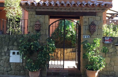 Urbanizacion Pinos Verdes Villa | Very spacious family villa with large private heated pool & beautiful sea views