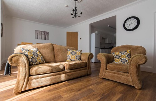 Penylan Apartment | Very Spacious Three Bedroom Apartment with Parking