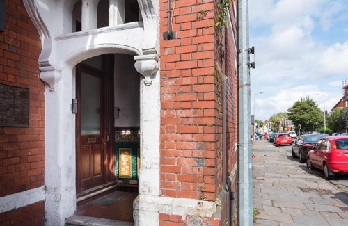Penylan Apartment | Very Spacious Three Bedroom Apartment with Parking