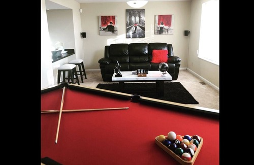 Roselawn Finance House | Very stylish one bedroom loft.