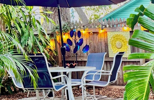 Downtown Apartment | Very tropical, private and peaceful, short walk to everything happening downtown