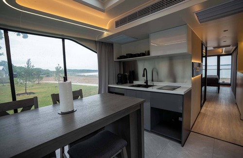 Bridgeport Apartment | Vessel 1 - Modern Lakefront Vessel | Fire Pit Grill High-Speed Wi-Fi