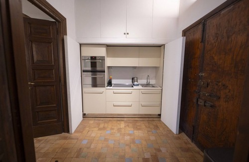 Rione V Ponte Apartment | Via Giulia Charming Apartment with Balcony