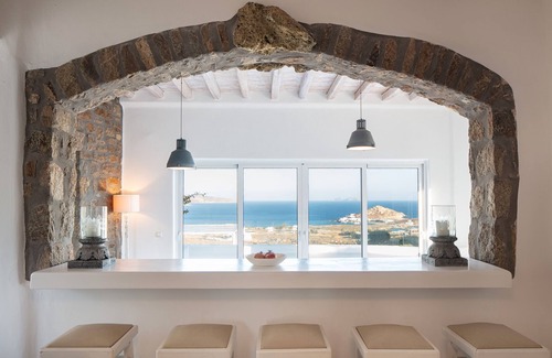 Kalafatis Villa | Vibhu Estate – 14 Suiten und Schlafzimmer