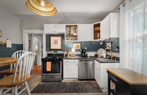 Woodland Heights Villa | Vibrant 2-bedroom villa in Forest Hill