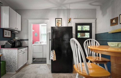 Woodland Heights Villa | Vibrant 2-bedroom villa in Forest Hill