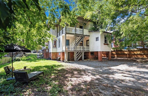 Woodland Heights Villa | Vibrant 2-bedroom villa in Forest Hill