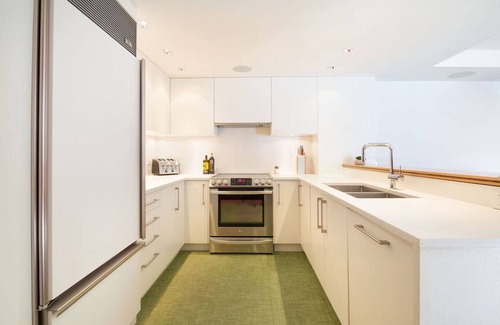 Upper Village Condo | Vibrant 3Bedroom: Ski-in/Ski-Out Condo w/Pool & HT
