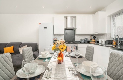 Northumberland Park House | Vibrant 3br in Tottenham free parking on request
