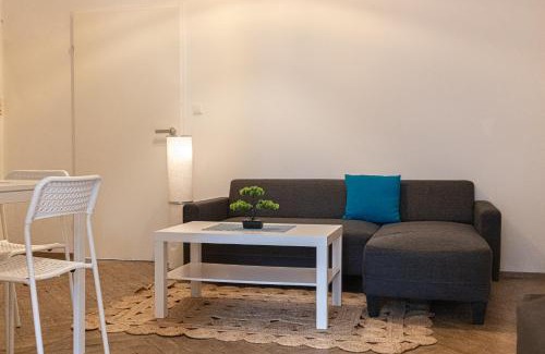 Wahring Apartment | Vibrant 3BR near AKH Hospital - Perfect for Groups