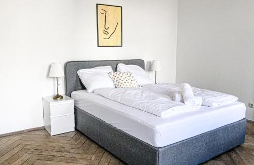 Wahring Apartment | Vibrant 3BR near AKH Hospital - Perfect for Groups